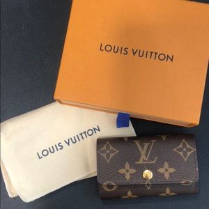 LOUIS VUITTON 6 KEY HOLDER